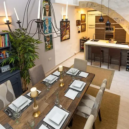 Elegant Maltese Townhouse * 阿塔德